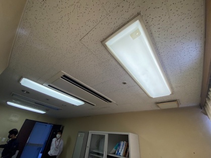 執務室照明の取替電気工事